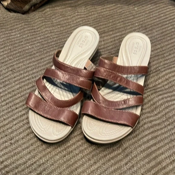 Brooklyn brown wedge crocs - Picture 1 of 2